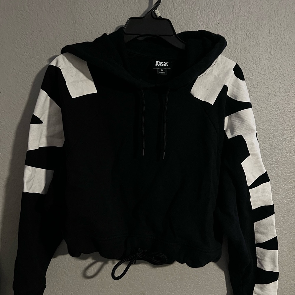 IVY PARK - Cropped Black Hoodie - Picture 2 of 7